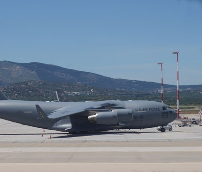 Militärisches Transportflugzeug